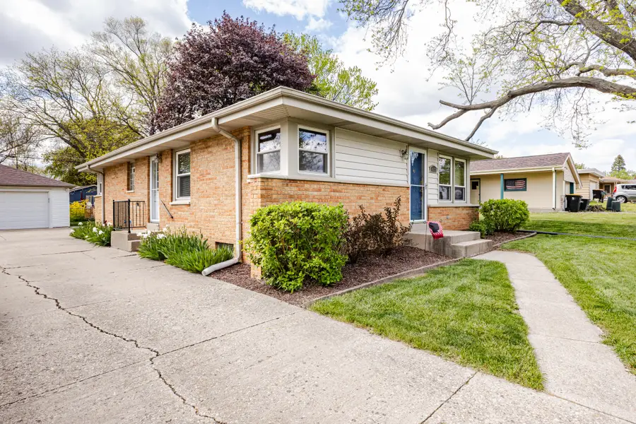 4123 N 95th St, Wauwatosa, WI 53222 - #3