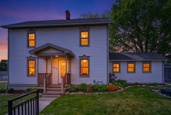 102 N Jefferson St, Waterford, WI 53185
