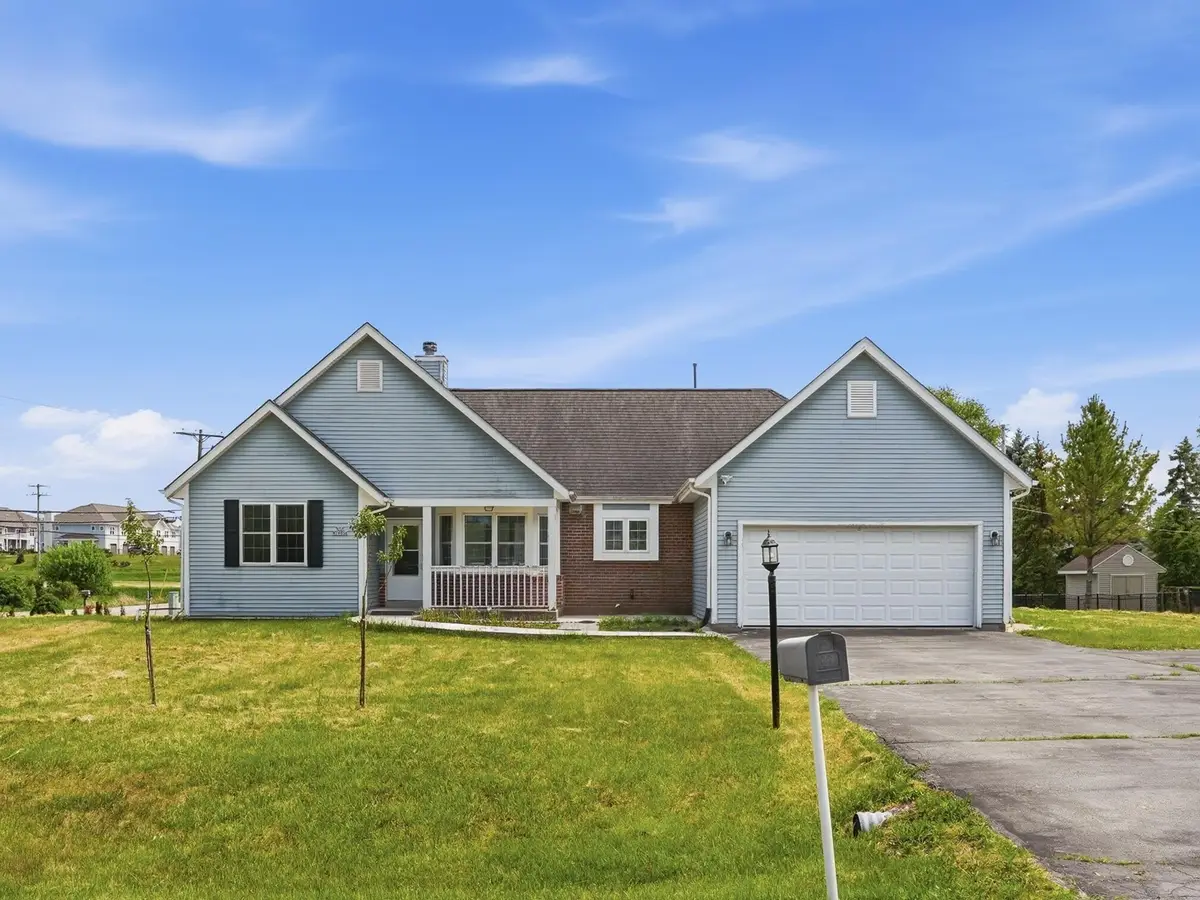 N56W18034 Evergreen Ln, Menomonee Falls, WI 53051 - #1
