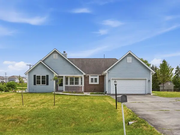 N56W18034 Evergreen Ln, Menomonee Falls, WI 53051