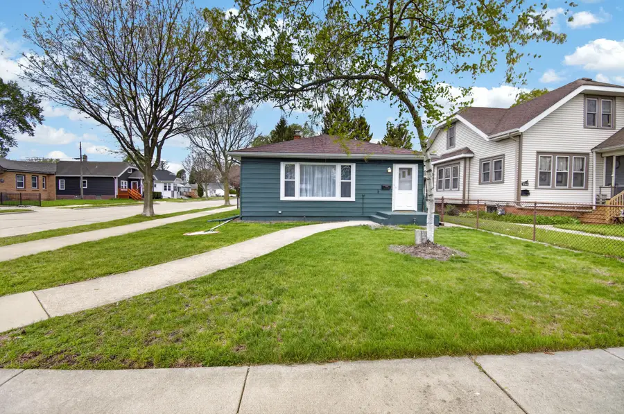 2300 Geneva St, Racine, WI 53402 - #2
