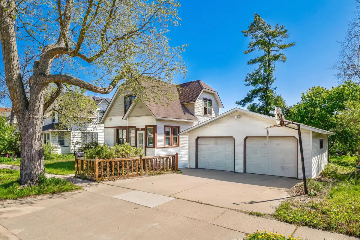 217 N Dunlap Ave, Viroqua, WI 54665 - #1