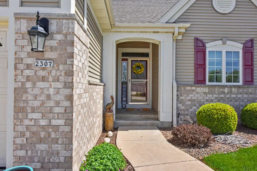 2307 Silver Fox Ct, Waukesha, WI 53188 - #3
