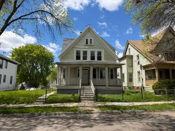 3037 N Dr William Finlayson St, Milwaukee, WI 53212