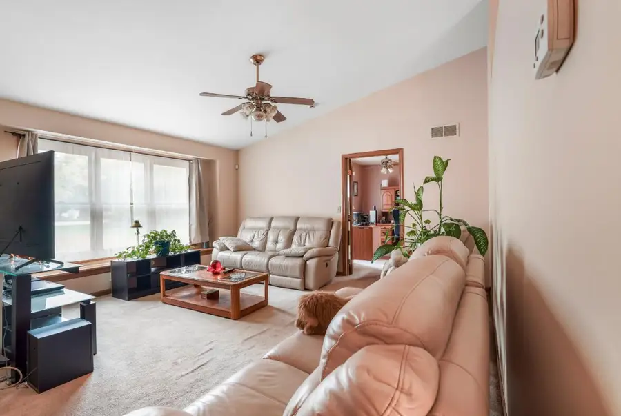9371 S Chicago Rd, Oak Creek, WI 53154 - #3