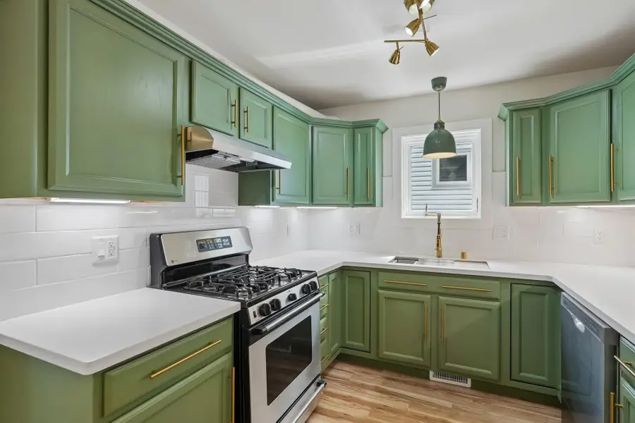 812 S 39th St, Milwaukee, WI 53215 - #3