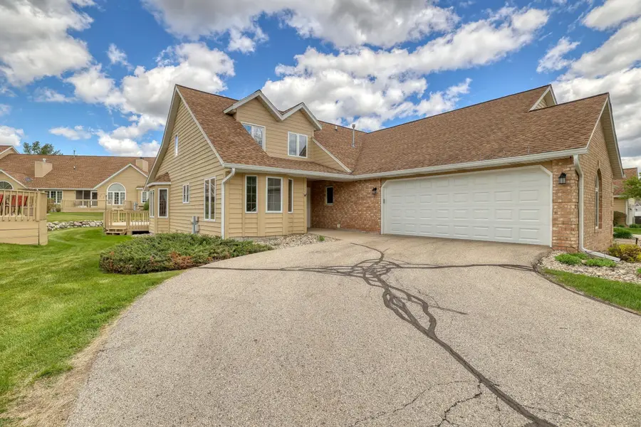 940 Spyglass Hl, Waterford, WI 53185 - #2