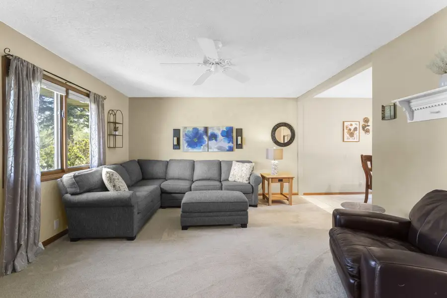 533 Oakland Ave, Mukwonago, WI 53149 - #3