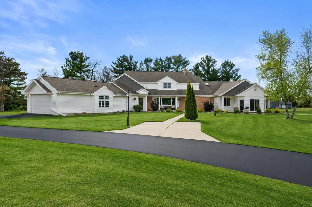 S90W34465 Whitetail Dr, Eagle, WI 53119 - #1
