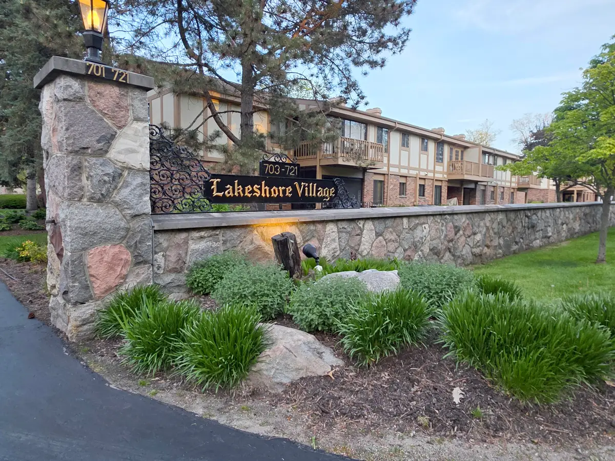 709 S Lake Shore Dr, Lake Geneva, WI 53147 - #1