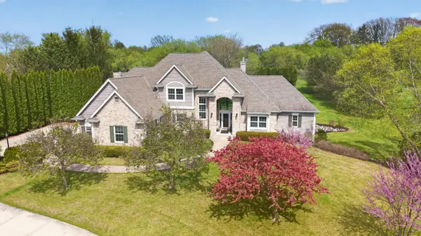 1578 Fox Hollow Ln, Cedarburg, WI 53012