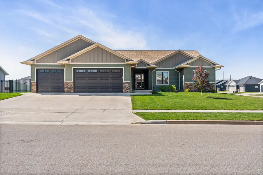 648 Silver Dr, Holmen, WI 54636 - #2