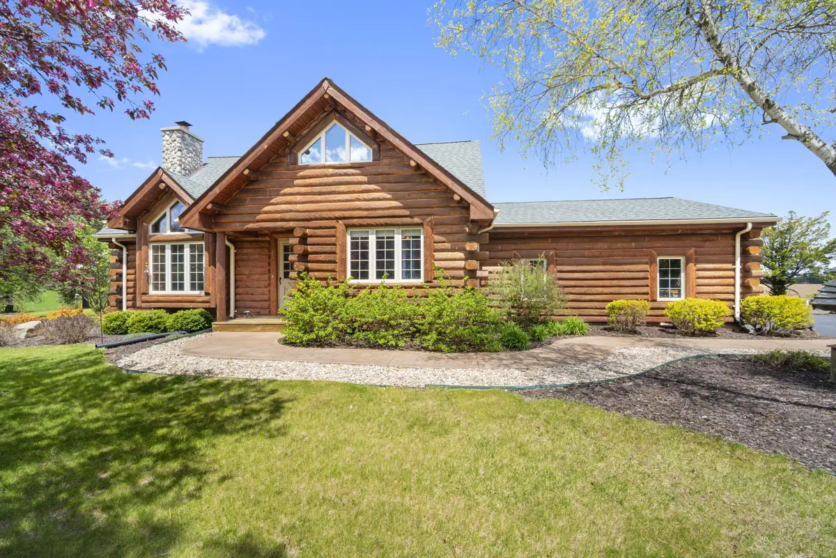 1206 Lakeview Rd, Farmington, WI 53090 - #1