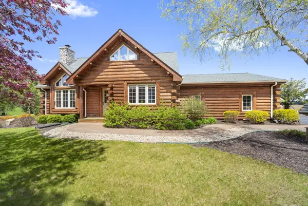 1206 Lakeview Rd, Farmington, WI 53090