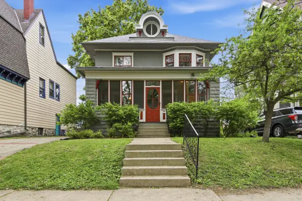 2919 N Hackett Ave, Milwaukee, WI 53211