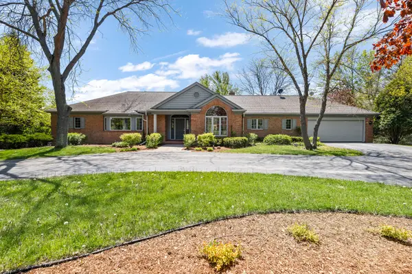 1041 Horns Corners Rd, Cedarburg, WI 53012