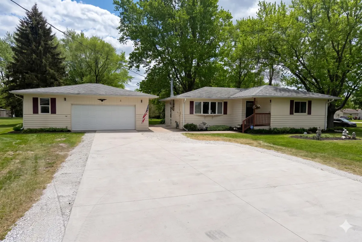 10713 60th St, Somers, WI 53144 - #1