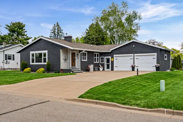 1555 Young Dr W, Onalaska, WI 54650
