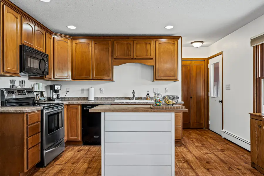 1555 Young Dr W, Onalaska, WI 54650 - #3