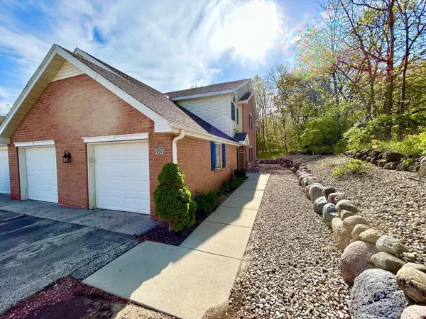 S77W19593 Lakewood Dr, Muskego, WI 53150