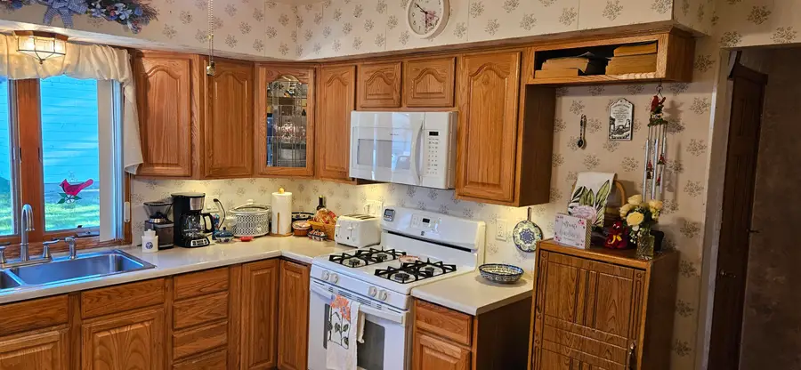 3655 E Lunham Ave, Cudahy, WI 53110 - #2