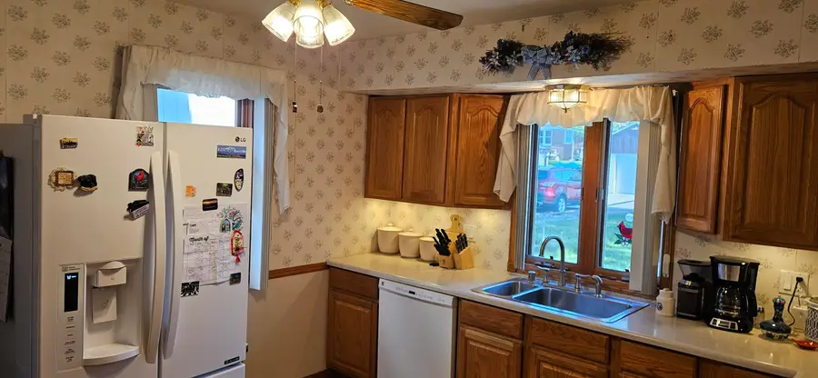 3655 E Lunham Ave, Cudahy, WI 53110 - #3