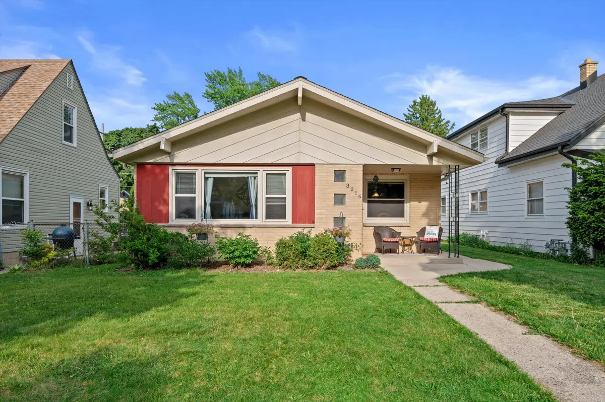 3216 N 88th St, Milwaukee, WI 53222 - #1