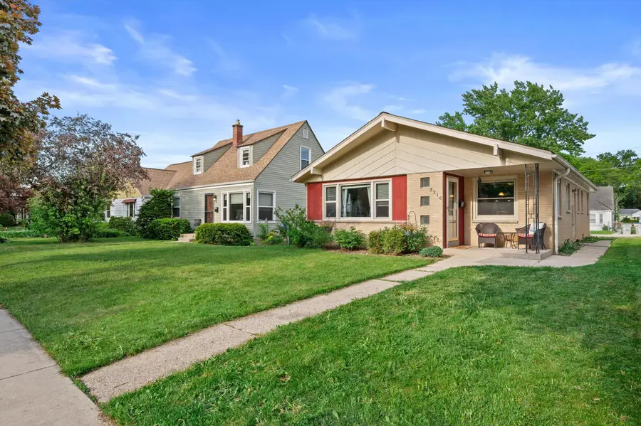 3216 N 88th St, Milwaukee, WI 53222 - #3