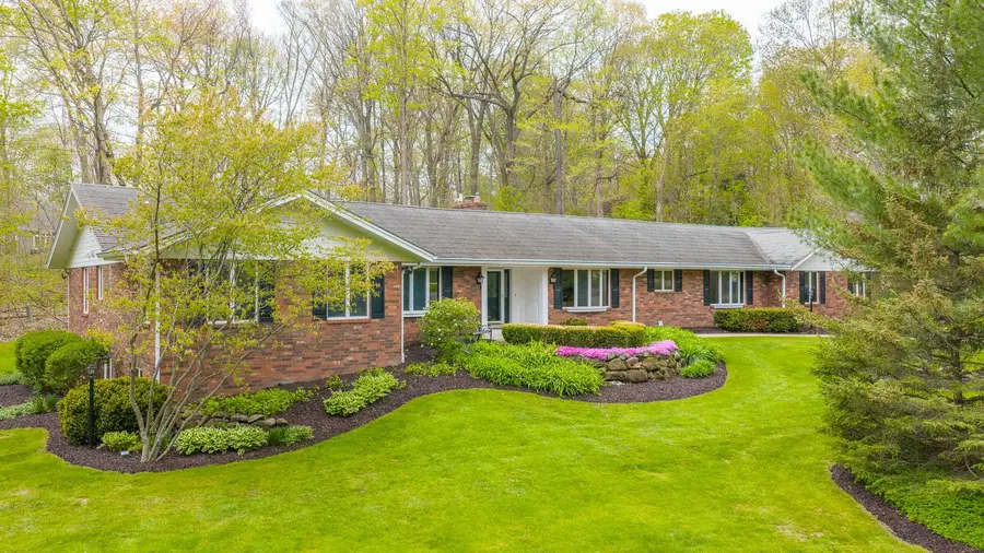 5307 Woodstone Dr, Hartford, WI 53086 - #2
