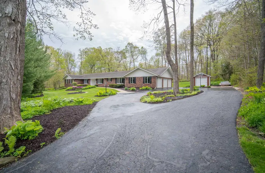 5307 Woodstone Dr, Hartford, WI 53086 - #3