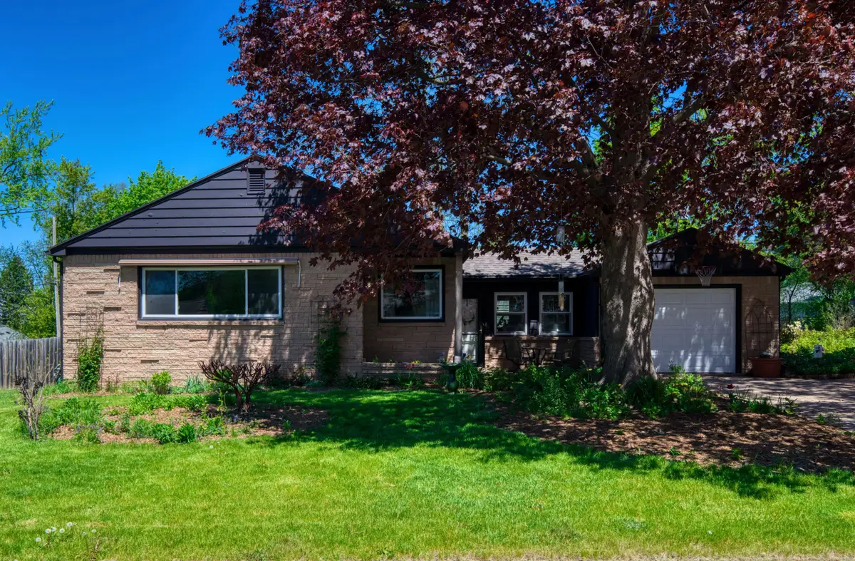 2916 W Valanna Ct, Glendale, WI 53209 - #1