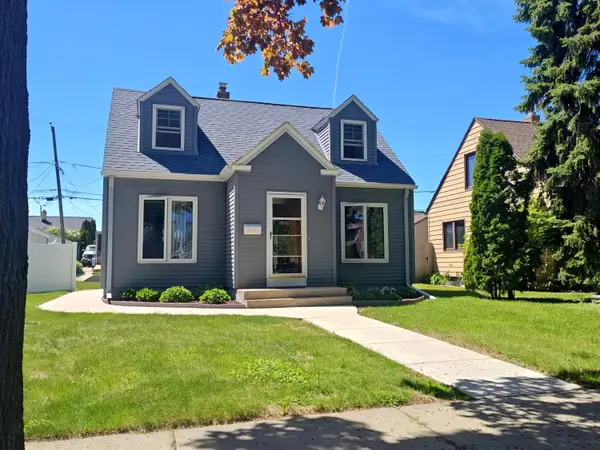 3131 S Burrell St, Milwaukee, WI 53207