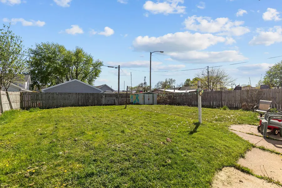 543 W 4th Ave, Oshkosh, WI 54902 - #2