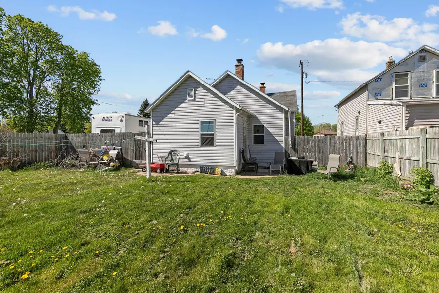 543 W 4th Ave, Oshkosh, WI 54902 - #3