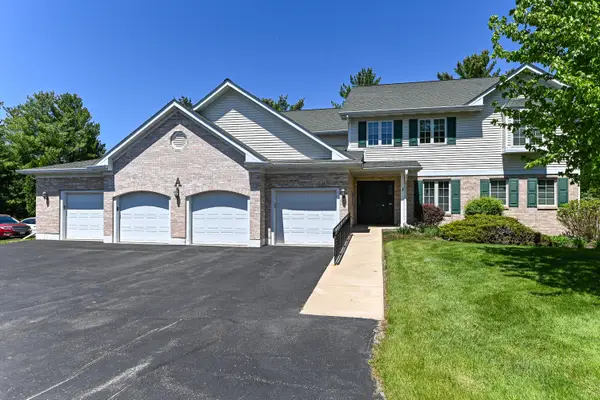 91 Potawatomi Rd, Williams Bay, WI 53191