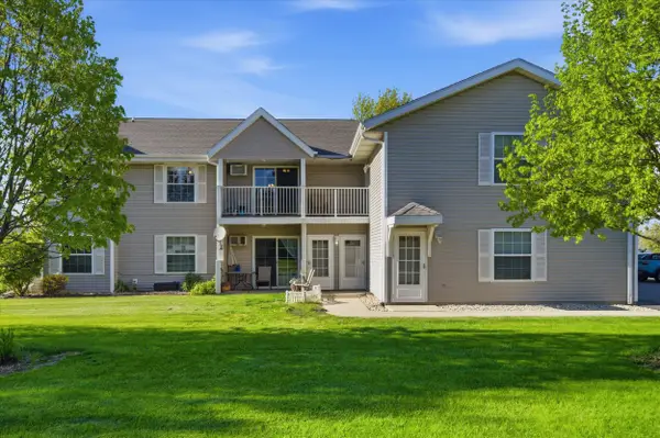 354 Minz Park Cir, West Bend, WI 53095