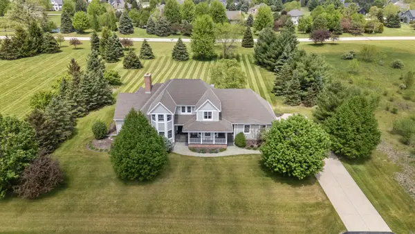 N61W29060 Parkside Pl, Merton, WI 53029