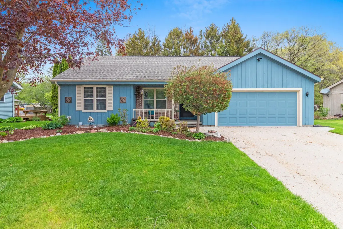 3718 Shepherd Ln, Manitowoc, WI 54220 - #1