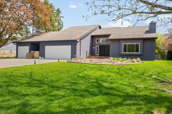 2790 S 152nd St, New Berlin, WI 53151