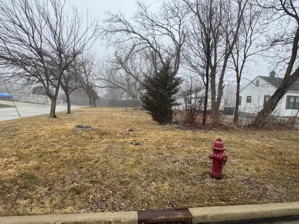 3302 E Morris Ave, Cudahy, WI 53110