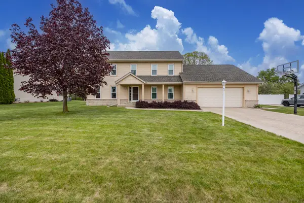 1440 W Mario Ln, Oak Creek, WI 53154