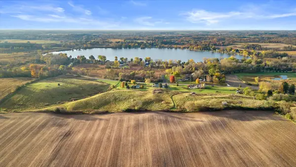 7542 W Waterford Rd, Hartford, WI 53027