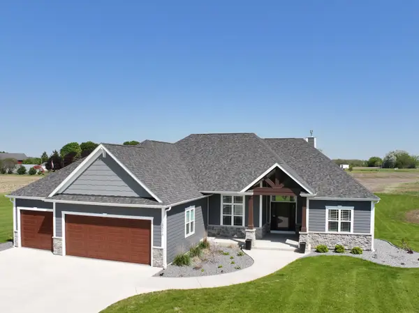 28516 Blue Crane Ct, Rochester, WI 53185