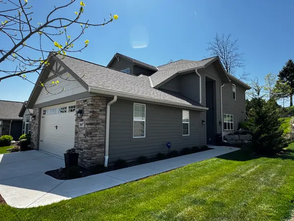3607 Hawthorn Hill Dr, Waukesha, WI 53188