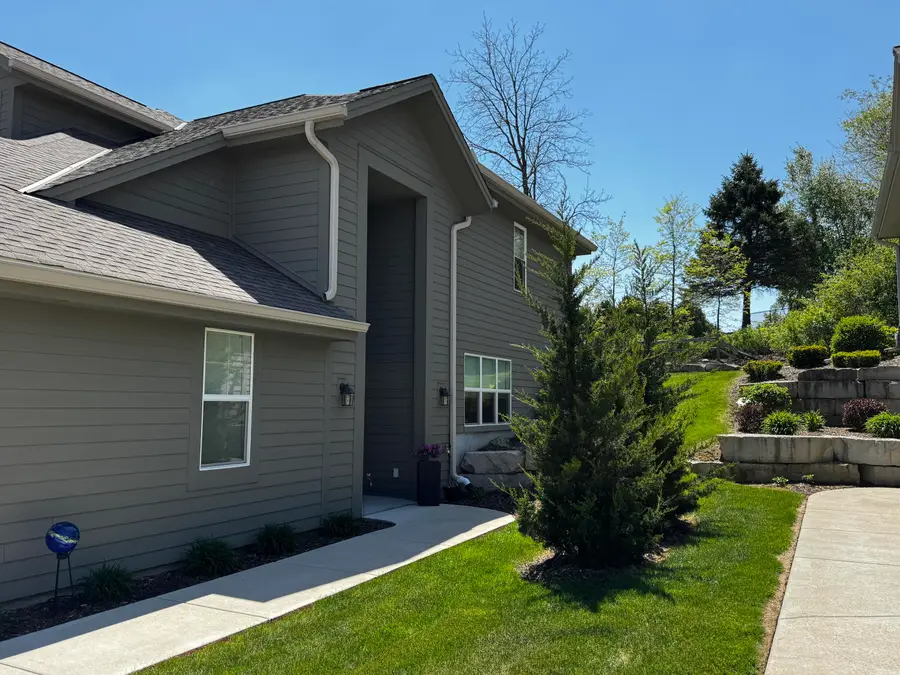 3607 Hawthorn Hill Dr, Waukesha, WI 53188 - #2