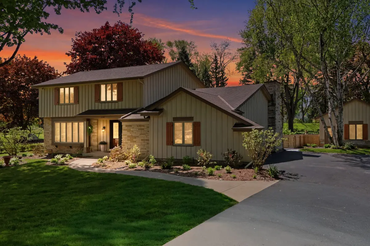 8845 W Meadow Ln, Franklin, WI 53132 - #1