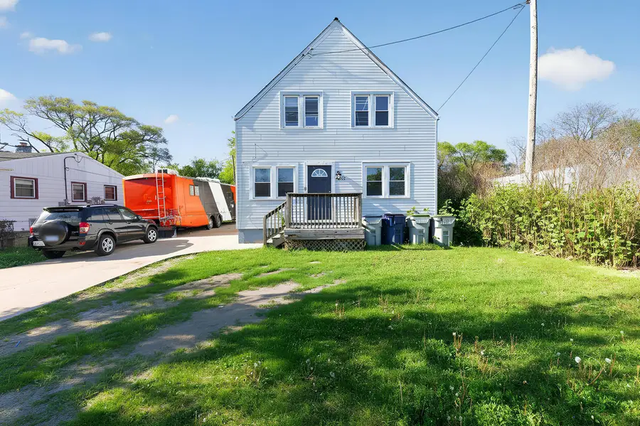 5622 W Mill Rd, Milwaukee, WI 53218 - #2