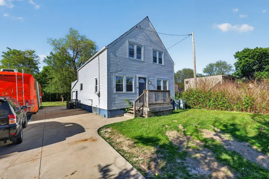 5622 W Mill Rd, Milwaukee, WI 53218 - #3