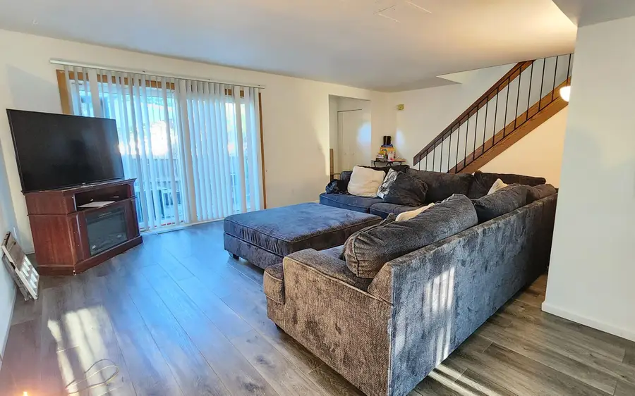6987 W Glenbrook Rd, Milwaukee, WI 53223 - #3