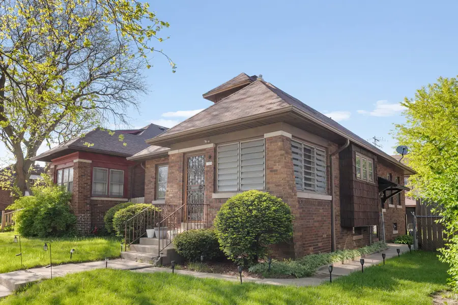 1128 W Capitol Dr, Milwaukee, WI 53206 - #2